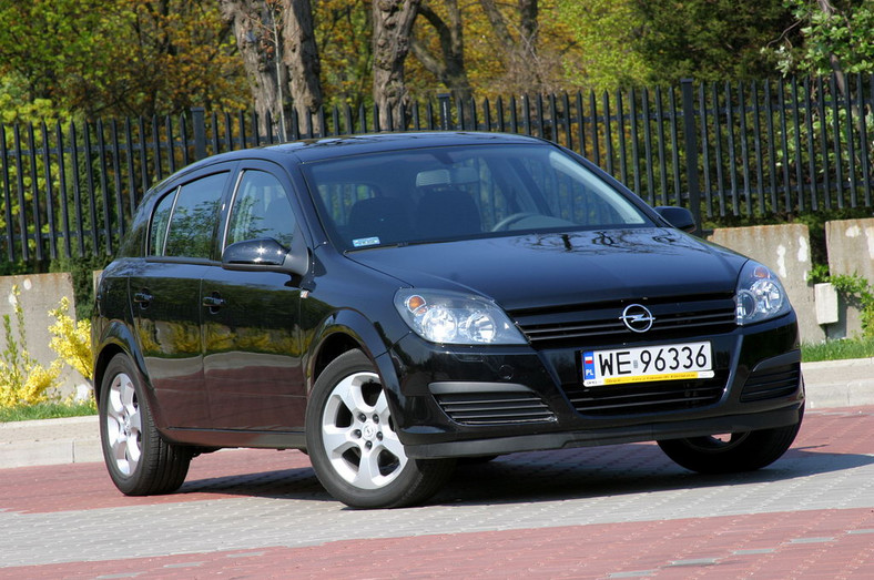 Opel Astra 1.7 CDTI z 2004 r. - 13 700 zł