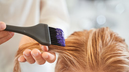 Rozjaśnianie włosów - jaką metodę wybrać? Rozjaśnianie chemiczne i domowe sposoby
