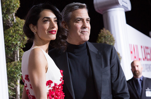 George i Amal Clooney zostali rodzicami. Znamy imiona bliźniaków