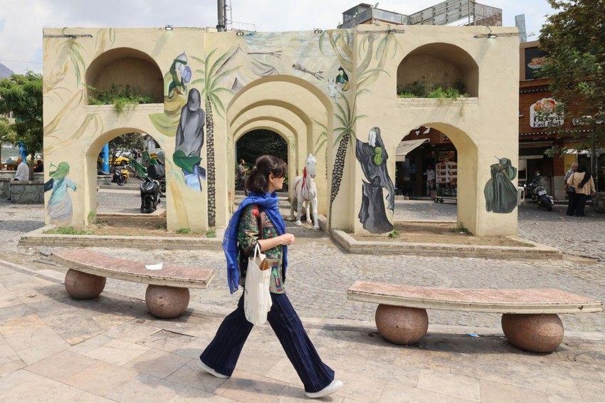 Tri godine posle protesta, širom Irana mogu se videti žene koje same biraju koju će odeću nositi | Foto: ATTA KENARE/AFP via Getty Images