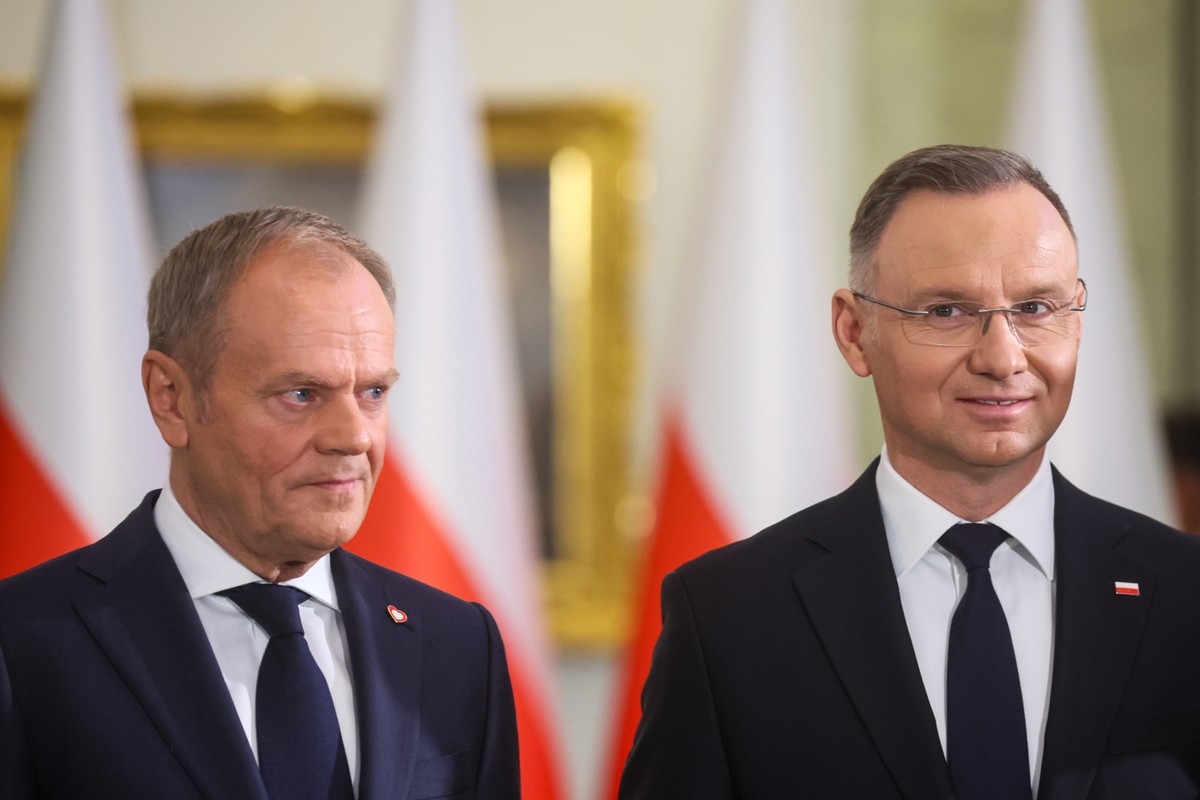 Prezydent RP Andrzej Duda i premier Donald Tusk podczas uroczystości powołania nowych członków Rady Ministrów, w Pałacu Prezydenckim w Warszawie
