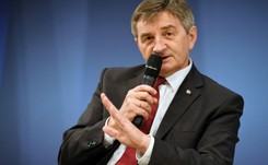 'Niczym król Julian z amerykańskiej kreskówki'. Burzliwa debata nad wnioskiem o odwołanie Kuchcińskiego z funkcji marszałka Sejmu