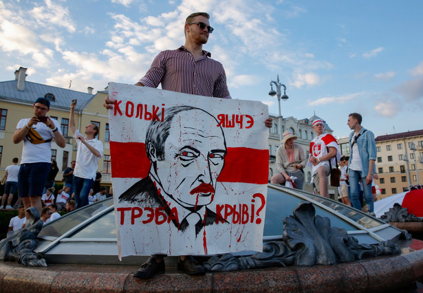 Białorusini protestują na niespotykaną skalę, a Centralna Komisja Wyborcza ogłasza, że nie ma podstaw do uznania wyborów za nieważne