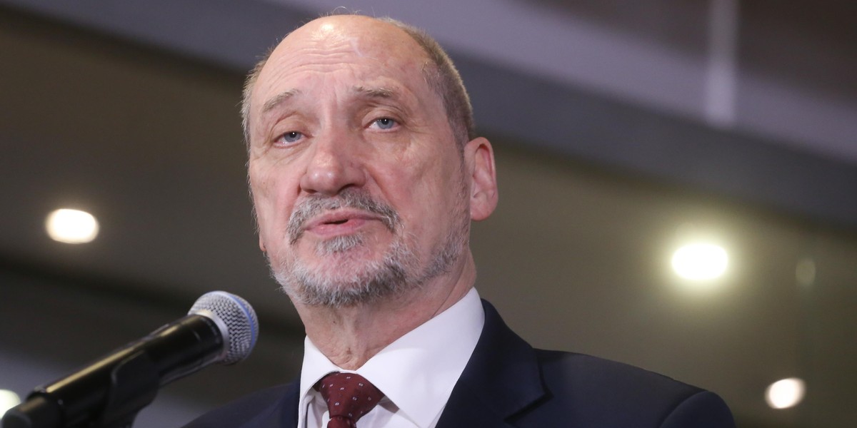 Macierewicz tłumacz "błędny system dowodzenia" Komorowskiego