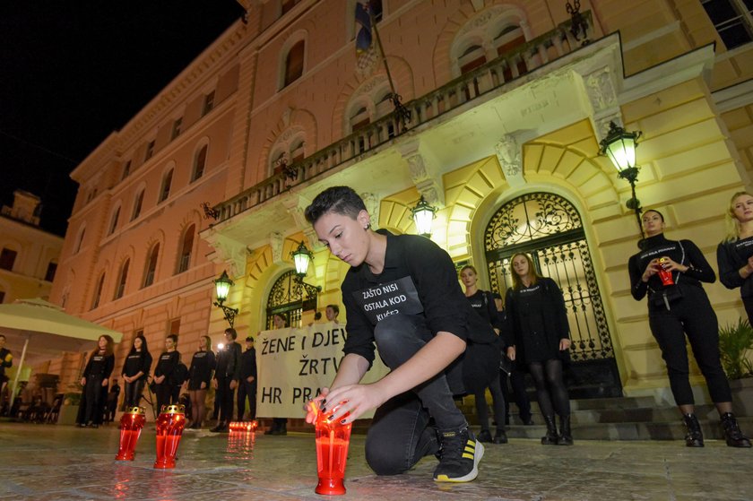 Protest przeciwko decyzji sądu, który wypuścił opracwów 15-latki