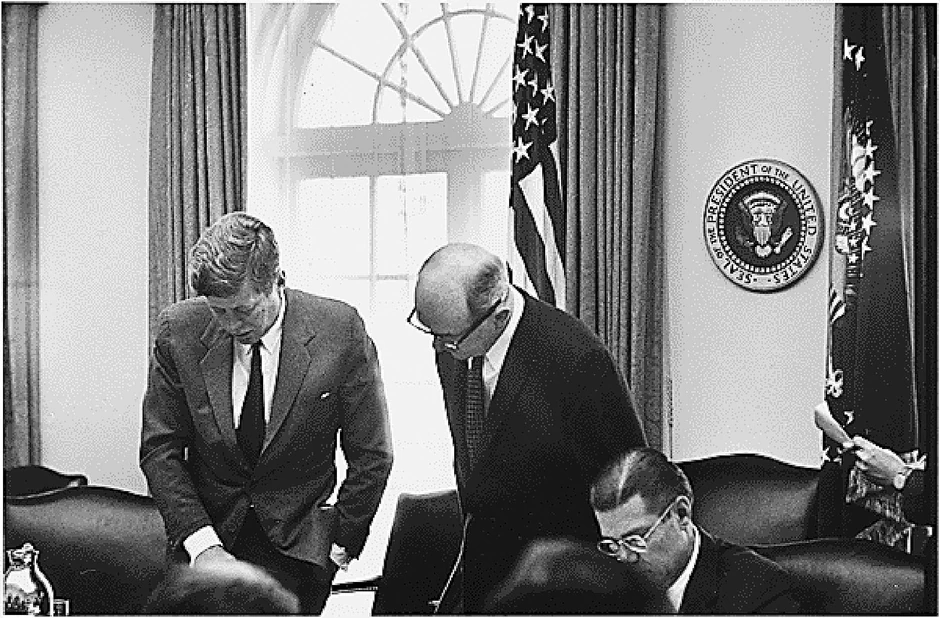 Sastanak Džona Kenedija u Beloj kući u vezi kubanske krize 29. oktobra