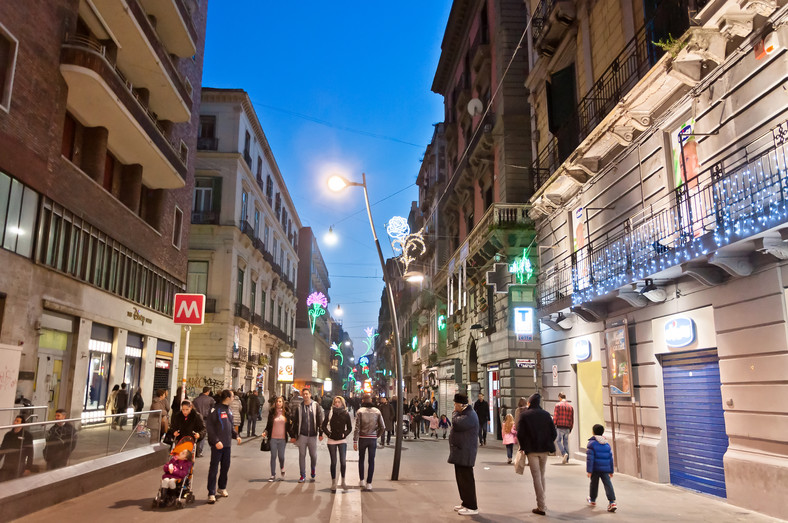 Via Toledo, Neapol