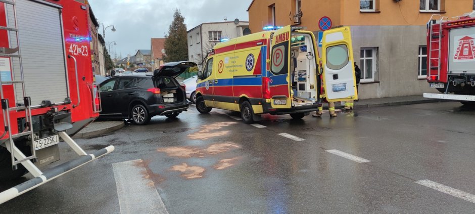 Zderzenie samochodów w centrum Drawska  Pomorskiego