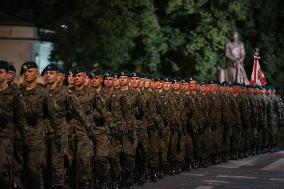 WARSZAWA PRÓBA GENERALNA PRZED DEFILADĄ  (nocna próba generalna)