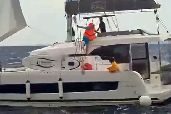 SKIPER PAO U MORE I NESTAO U ROKU OD PAR MINUTA Traže ga sve službe: "Izgubili smo ga iz vida"