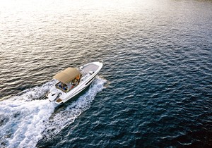 gliser  stock-photo-speed-boat-in-mediterranean-sea-aerial-view-1693057597