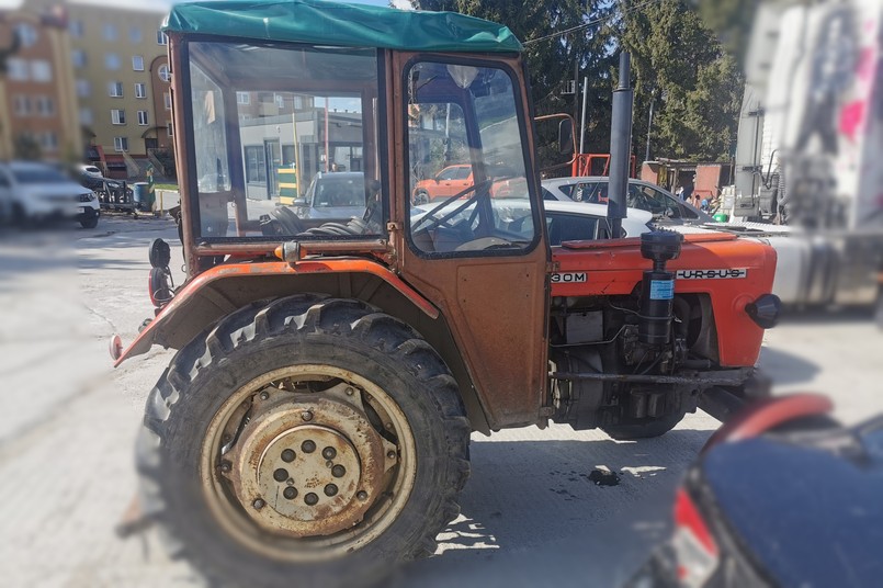 Licytacja Ursusa C-330M w Urzędzie Skarbowym w Łomży