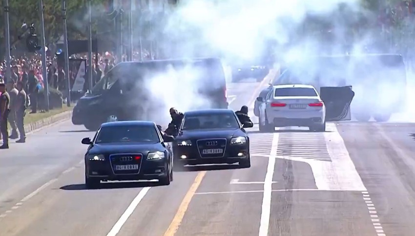 Kobre na vojnoj paradi