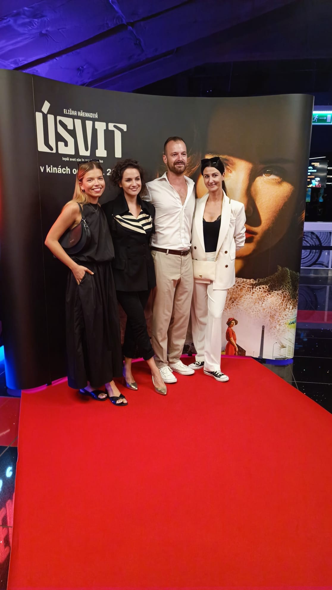 Predpremiéru filmu Úsvit si známe tváre šoubiznisu nenechali ujsť.
