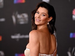 Brittany Hockley na czerwonym dywanie w kreacji rodem z buduaru - widok skutecznie rozgrzewający. FOTO