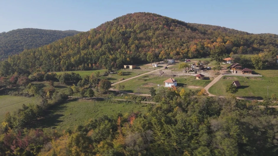 Dejan poklonio zemlju