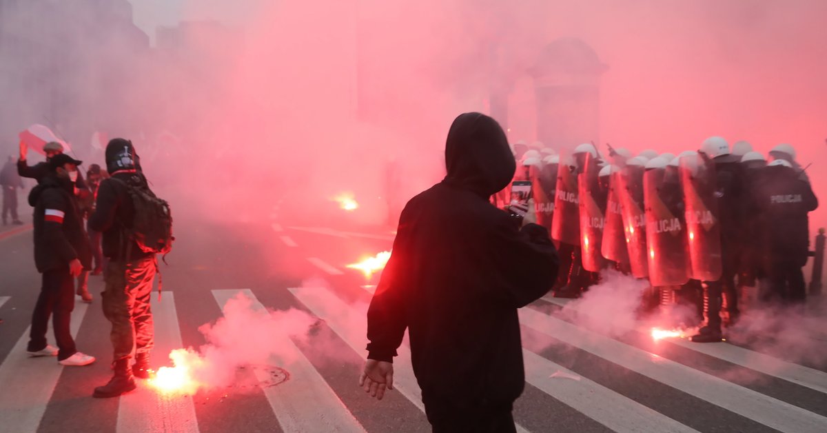 Zamieszki podczas marszu niepodległościowego.  Instrukcja PiS