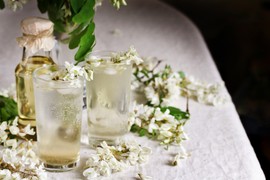 Vraćamo DOMAĆI SOK OD BAGREMA u modu! Recept za osvežavajući napitak koji je u Jugoslaviji pravila svaka domaćica