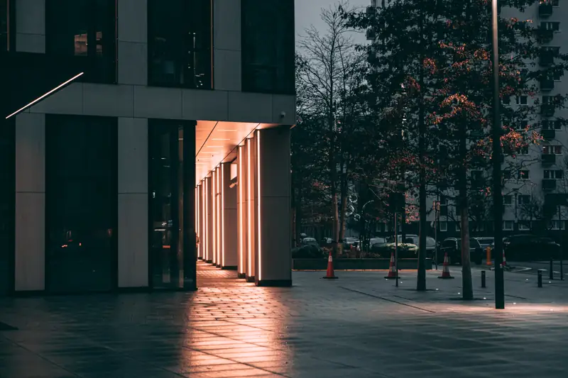 Varso Tower, pomimo rozmiarów, wpisał się w zabudowę ul. Chmielnej