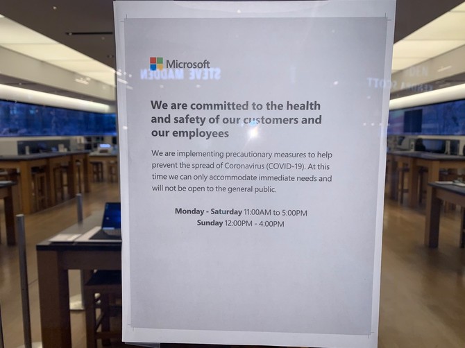 Obaveštenje na ulazu u "Mikrosoft"