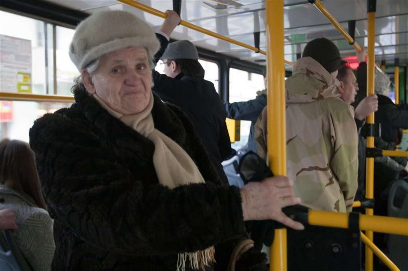 Kpina! MPK radzi pasażerom: Trzymaj się poręczy