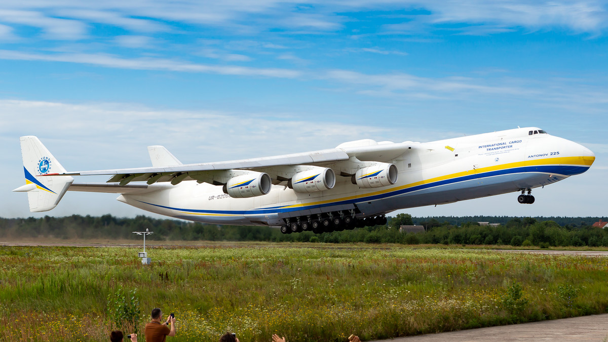 Największy samolot świata Antonow An-225 znów będzie latał... Na razie  tylko w grze - Podróże