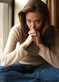 jolie-angelina-d000016FA00aac3e23475