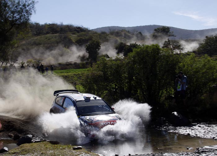 Rajd Meksyku 2010: faworyci za Petterem Solbergiem - Loeb ucieka, Hirvonen próbuje gonić (relacja z 2. etapu)