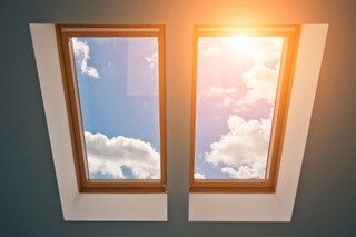 Czy podatnik jest zwolniony z płacenia podatku dochodowego po sprzedaży nieruchomości odziedziczonej po babci?