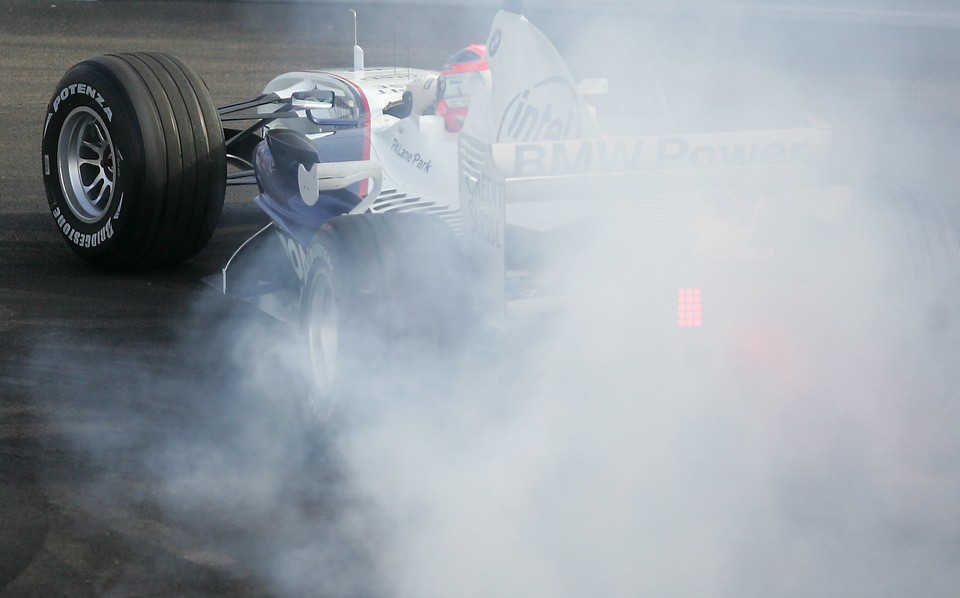 WYŚCIGI SAMOCHODOWE F1 BMW SAUBER PIT LANE PARK