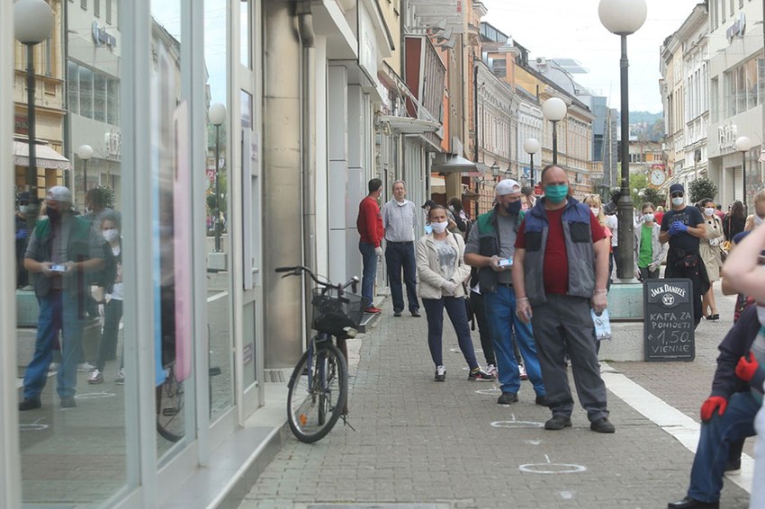 Gužve pred radnjama