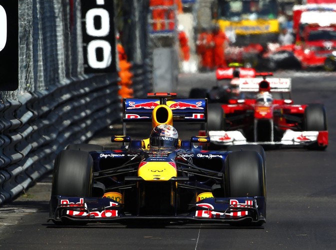 Sebastian Vettel zmierza po zwycięstwo