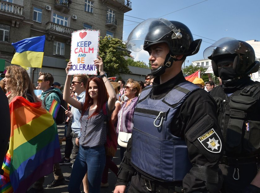 Tysiące policjantów pilnowały gejów