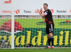 Niemcy proszą Lewandowskiego, by nie bił rekordu Muellera. Polak odpowiedział