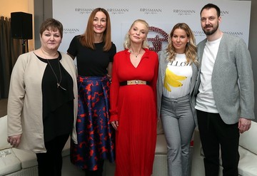 Balról jobbra Gellérthegyi Edit védőnő, Epres Panni, Lilu, Mádai Vivi és Bálint Ádám