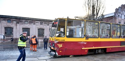 Zderzenie dwóch samochodów i tramwaju. Są ranni