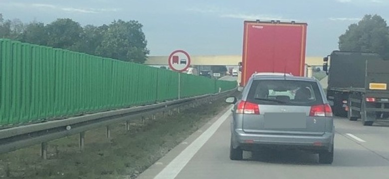 Zakaz wyprzedzania nic dla nich nie znaczył. Posypały się kary