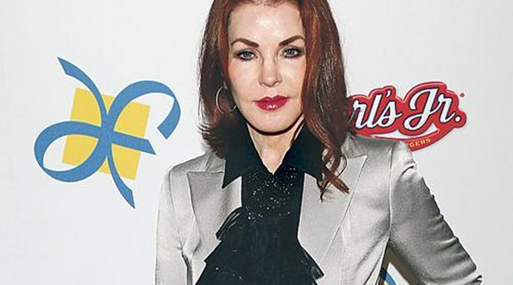 Fiatal rádióssal jár  Priscilla Presley