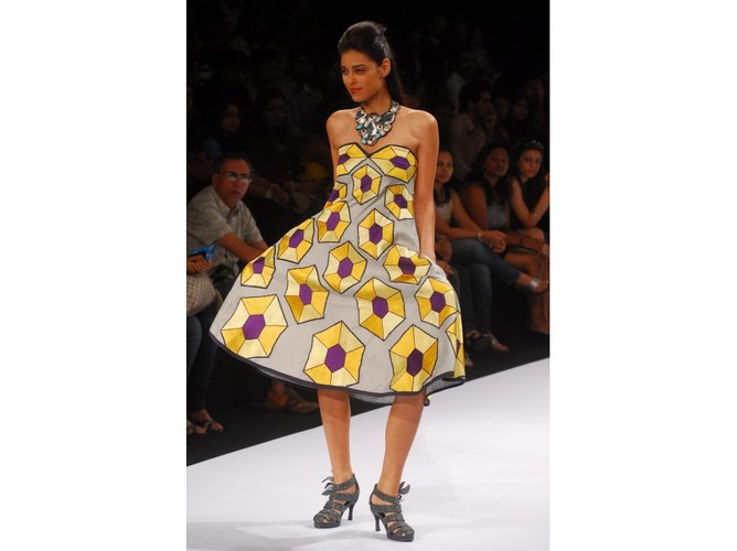 Bajeczne kolory kreacji z pokazów Lakme Fashion Week Summer Resort 2011