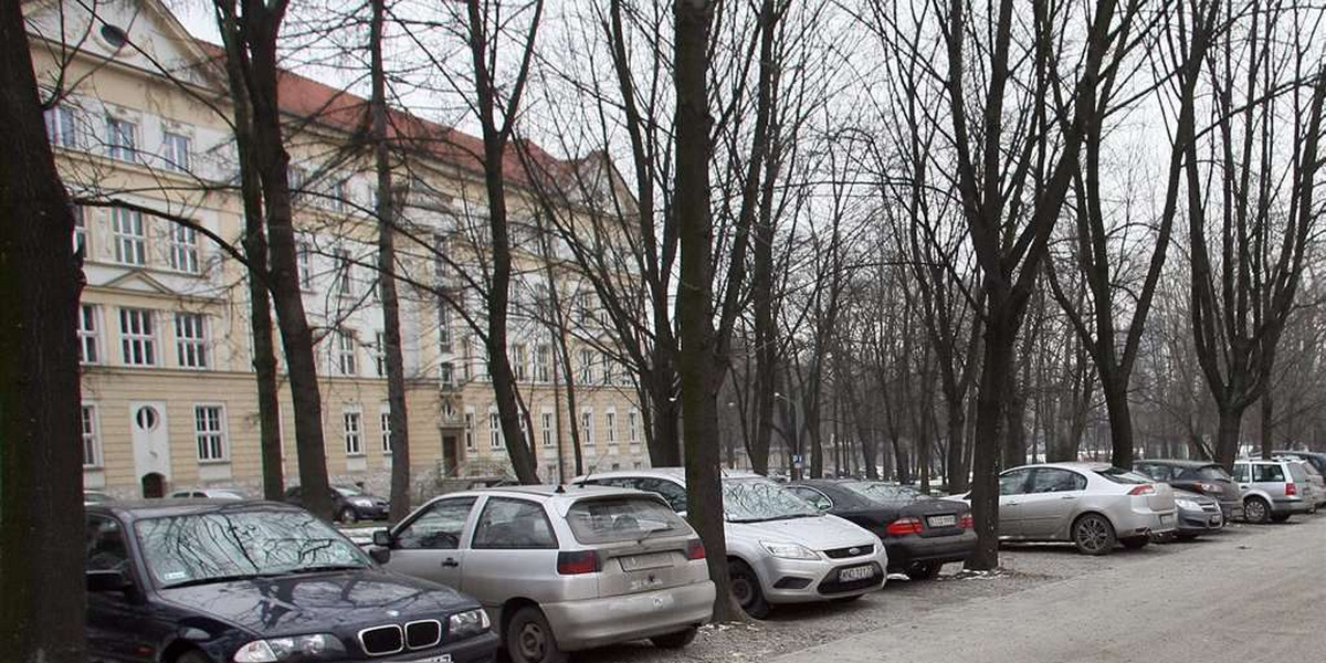 Zdzierają z nas pod szpitalami!