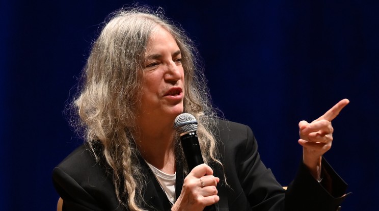 Patti Smith délutáni szabadidejében Kosztolányit olvas / Fotó: Northfoto 