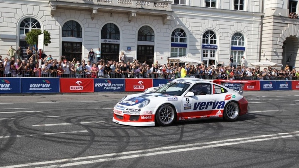 Jakub Giermaziak, Verva Racing Team, nie zwalnia tempa. Polak po zwycięstwie na Hungaroring tym razem wygrał zawody Porsche Supercup rozgrywane na legendarnym torze Spa-Francorchamps.