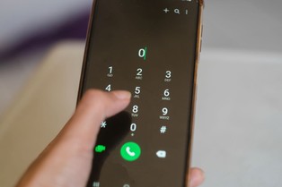 Boom na wynajem elektroniki: aparat i smartfon na wakacje zamiast zakupu