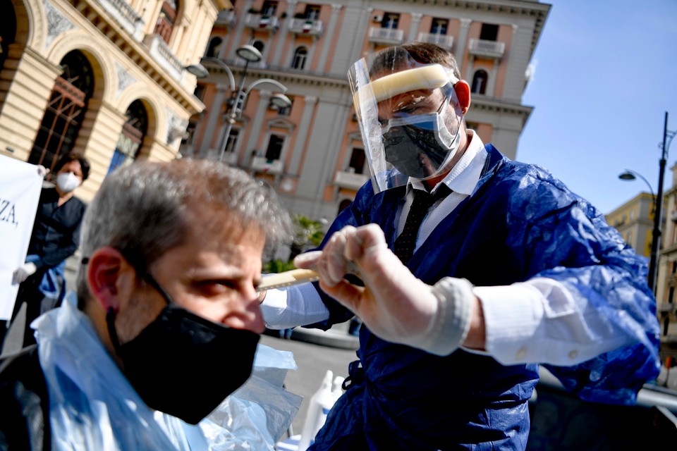 Protest fryzjerów w Neapolu