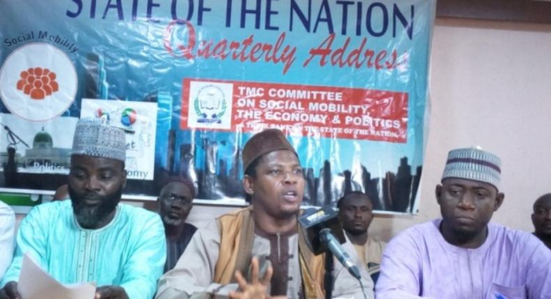 Dr Luqman AbdurRaheem, Amir (President) of TMC & Chair of TMC Committee on Social Mobility, the Economy & Politics, presenting the 13th “State of The Nation Address on Saturday in Lagos. With him are Imam Sherifdeen Ibrahim (Vice-President, Cultural Affairs) (L) and Alhaji AbdulWasiu Bangbala (General Secretary of TMC)(R) (NAN Photo)