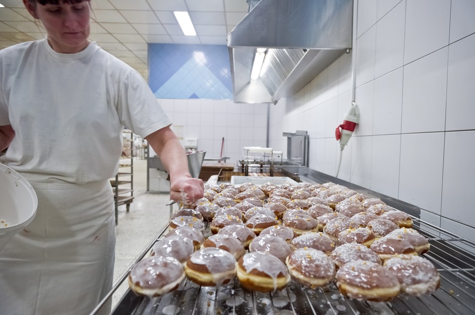 Najlepsze pączki oczywiście z lukrem, fot. PAP/Wojciech Pacewicz