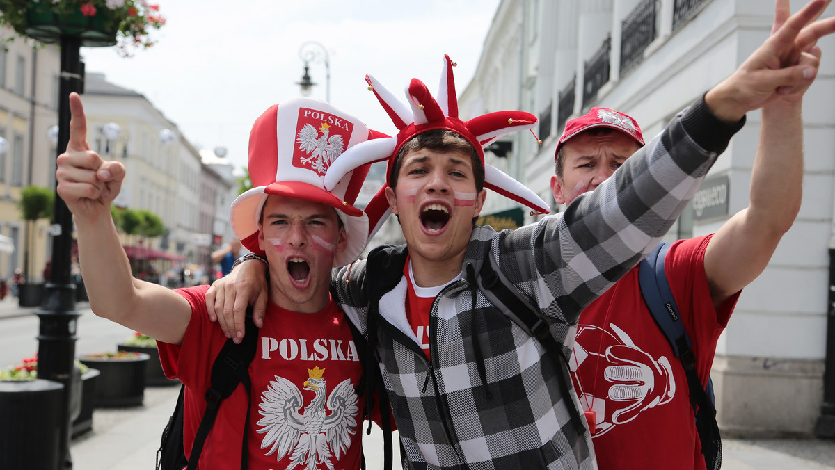 W sondażu przeprowadzonym dla Onetu przez Instytut Badań Pollster badani wypowiedzieli się na temat przeprowadzania demonstracji politycznych podczas Euro 2012. Z badania wynika, że Polacy nie popierają organizowania manifestacji politycznych podczas turnieju.