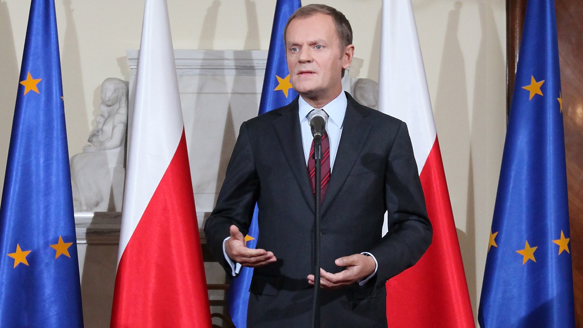 Premier Donald Tusk podczas briefingu w Sejmie skrytykował przedstawiony dzisiaj przez PiS projekt "deklaracji łódzkiej". Jest to deklaracja "przeciw przemocy i nienawiści w życiu publicznym i mediach" skierowana do uczestników życia politycznego, osób zaufania publicznego, dziennikarzy i obywateli. - Mam wrażenie, że deklaracja jest przeciwko komuś - skomentował Tusk.