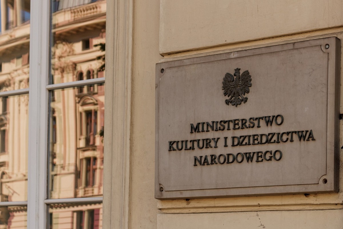 "Zakończone prace ekshumacyjne w dawnej wsi Puźniki to dla nas wszystkich rzecz o niezwykłym ciężarze historycznym" - powiedziała szefowa MKiDN