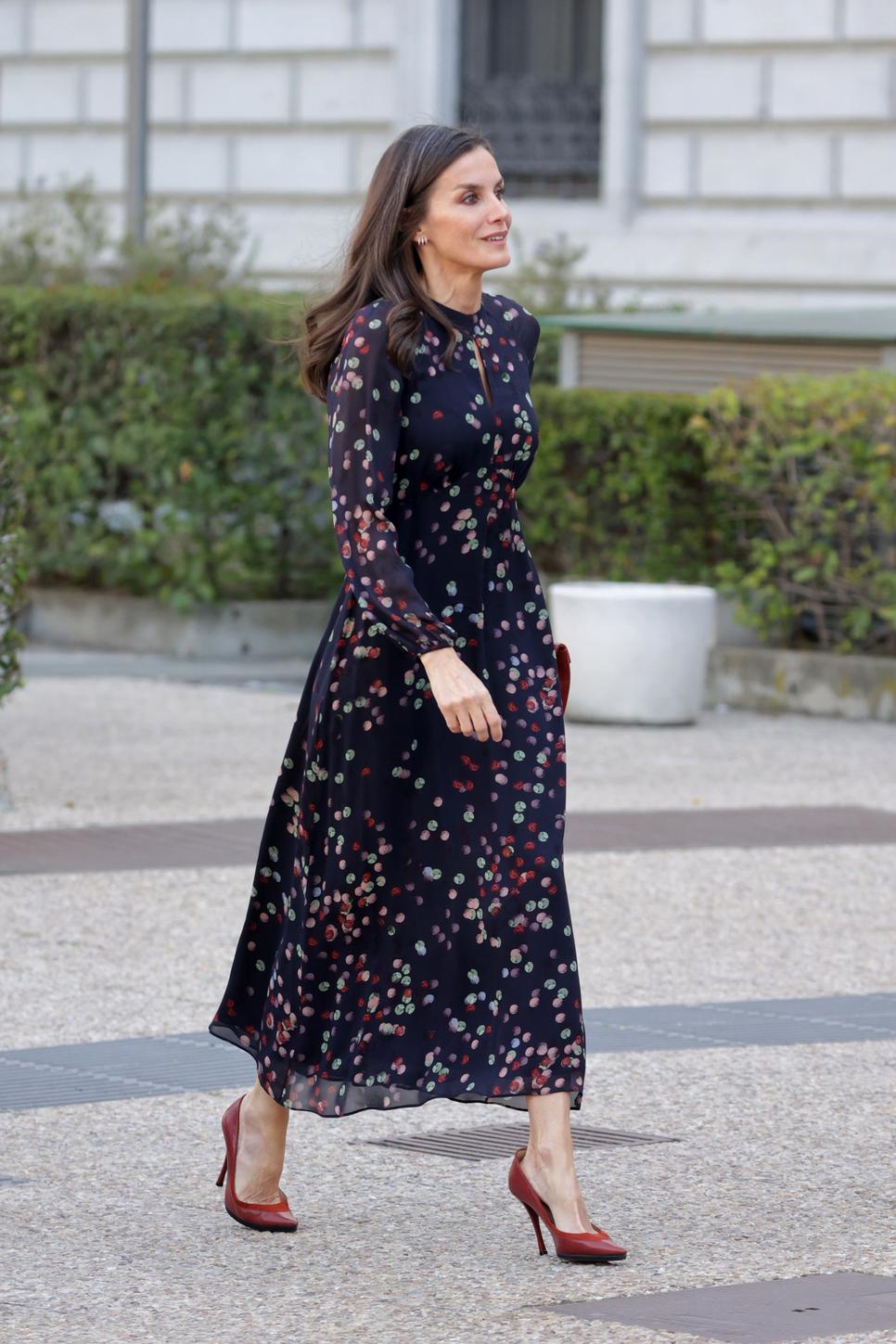La Reina ha lucido tantas veces este vestido de Massimo Tutti que fue todo un acierto con sólo un cambio de complementos.